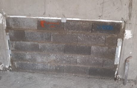 جداسازی دیوار راه پله از ستون و سقف با استفاده از آهن گالوانیزه