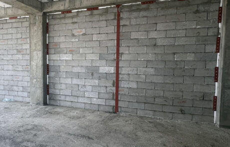 جدا سازی دیوار از ستون و سقف با استفاده از نبشی منقطع